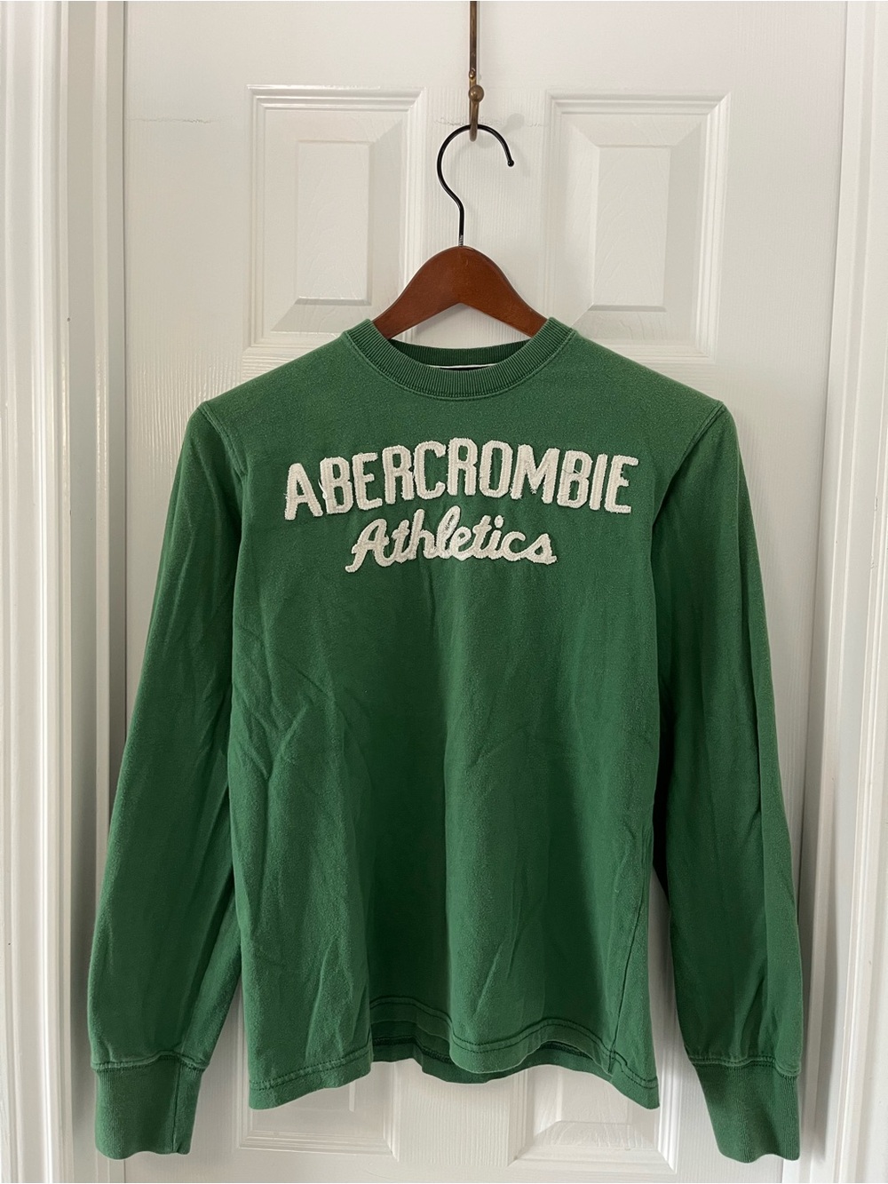 Vintage Y2K Abercrombie athletic women’s logo embroidered long sleeve T-shirt